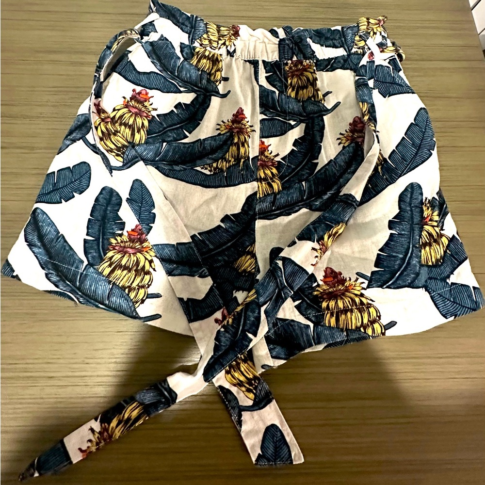 H&M Desmond & Dempsey Floral High Rise Paperbag Linen Leaf Print Shorts Size 4
